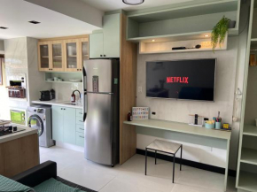 Studio Térreo, 50m do mar de Jurerê,Novo, decorado, Wi-Fi